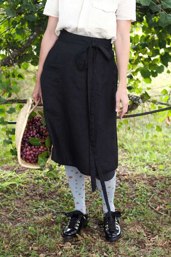 EVERYDAY BEAUTIFUL A-LINE APRON WRAP SKIRT IN BLACK LINEN