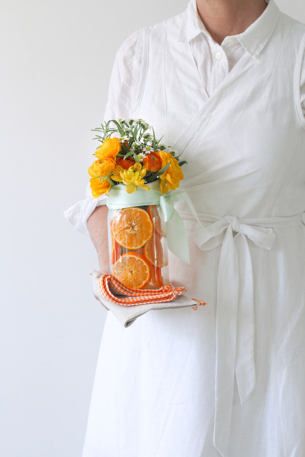 FOOD-INSPIRED ENTERTAINING (SLICED ORANGE CENTERPIECE)