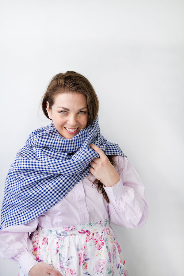 LINEN PICNIC BLANKET SCARF IN TWILIGHT BLUE GINGHAM