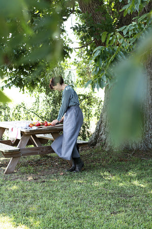 CHAMBER APRON IN GREY LINEN