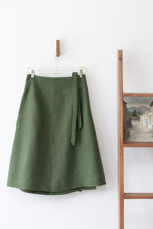 EVERYDAY BEAUTIFUL A-LINE APRON WRAP SKIRT IN MOSS GREEN LINEN