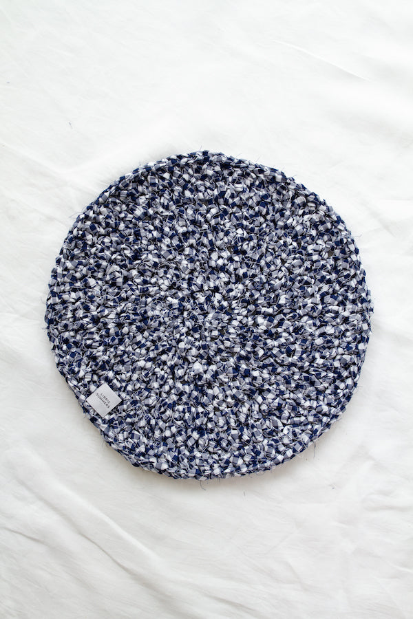 ORGANIC COTTON ROUND PLACEMAT (NAVY GINGHAM)