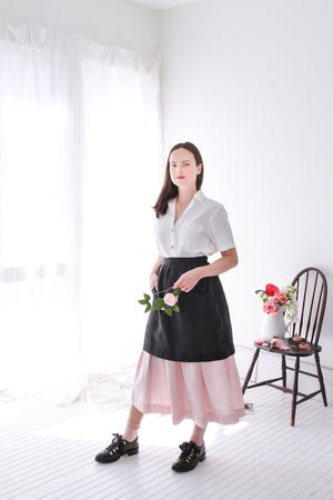 HOSTESS APRON IN BLACK LINEN