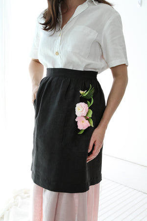 HOSTESS APRON IN BLACK LINEN