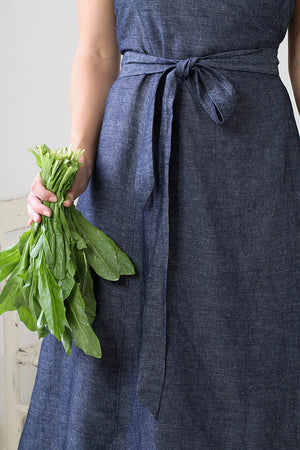 CUISINE APRON DRESS IN INDIGO CHAMBRAY LINEN