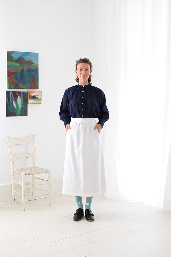 CHAMBER APRON IN WHITE LINEN