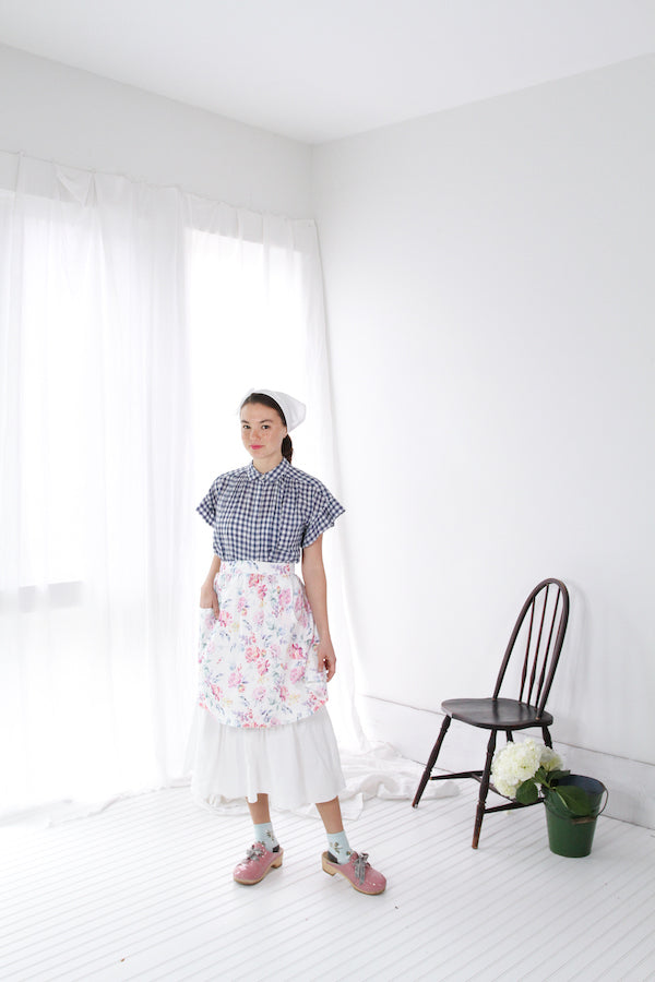 HOSTESS APRON IN FLORAL LINEN