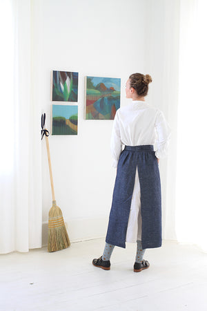 CHAMBER APRON IN INDIGO CHAMBRAY LINEN