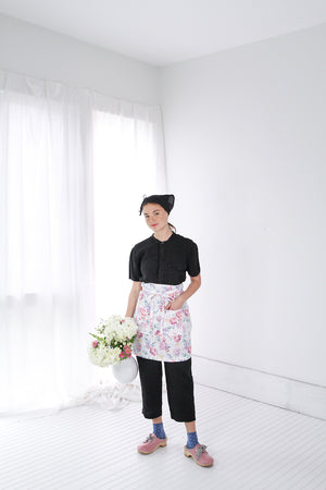 CAFE APRON IN FLORAL LINEN