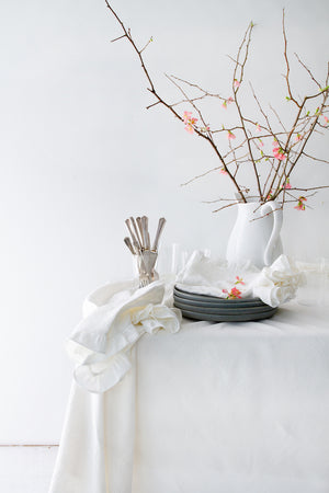 RUFFLED NAPKIN SET IN WHITE LINEN (SET OF 4)